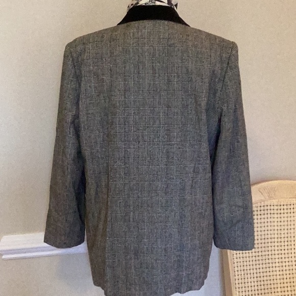 Alfred Dunner black/white plaid blazer with black velvet collar - Picture 8 of 15